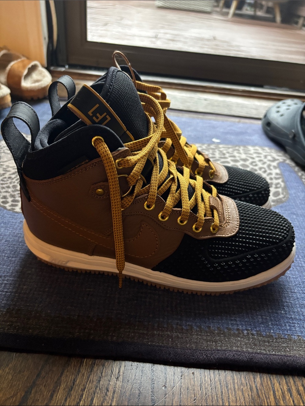Brand New Never Worn Nike Men's High-Top Winter Sneakers in Black and Brown